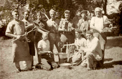Les cuisiniers du camp du Sablou, Dordogne, été 1940. Photo collection Madeleine Quéré.