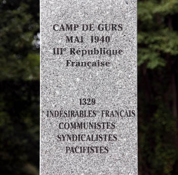Camp de Gurs, colonne dédiée aux indésirables français, communistes, syndicalistes et pacifistes