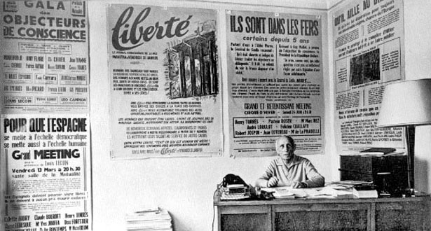 Louis Lecoin au siège de son journal "Liberté".