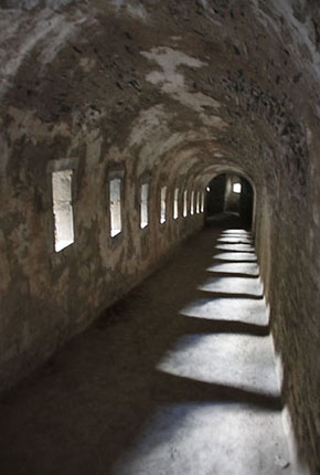 Couloir intérieur du Fort du Portalet. Vallée d'Aspe.
