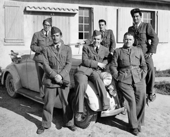 La mission militaire française détachée au "camp russe" de Creysse en 1945. Photo © coll. Bondier-Lecat.