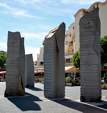 Les 5 menhirs de Port-Gruissan, photo Daniel Leclercq.
