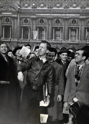 Garry Davis, citoyen du Monde, place de l'Opéra, Paris,1948